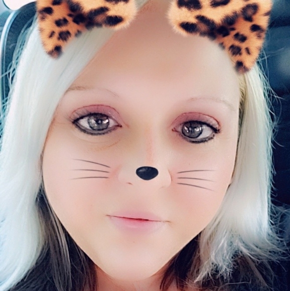 Meet your Posher, Jenn - Picture 2 of 3